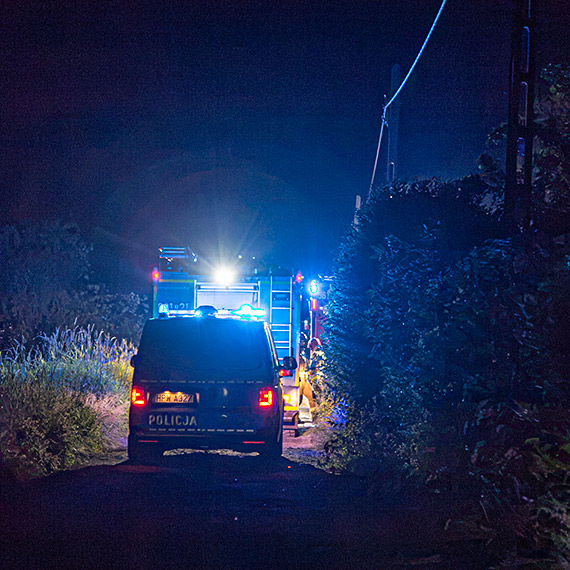 Nocny pożar na terenie ROD „Paprotno”. Ogień strawił przyczepę kempingową – Świnoujście