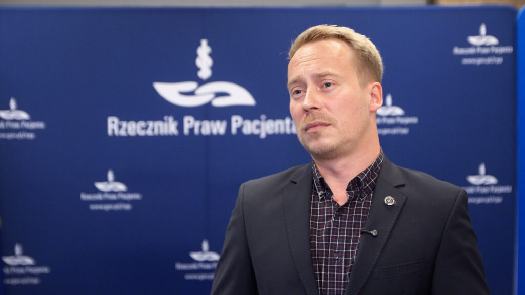 Medyczne dezinformacje zalały polski internet. Oszuści żerują na strachu pacjentów